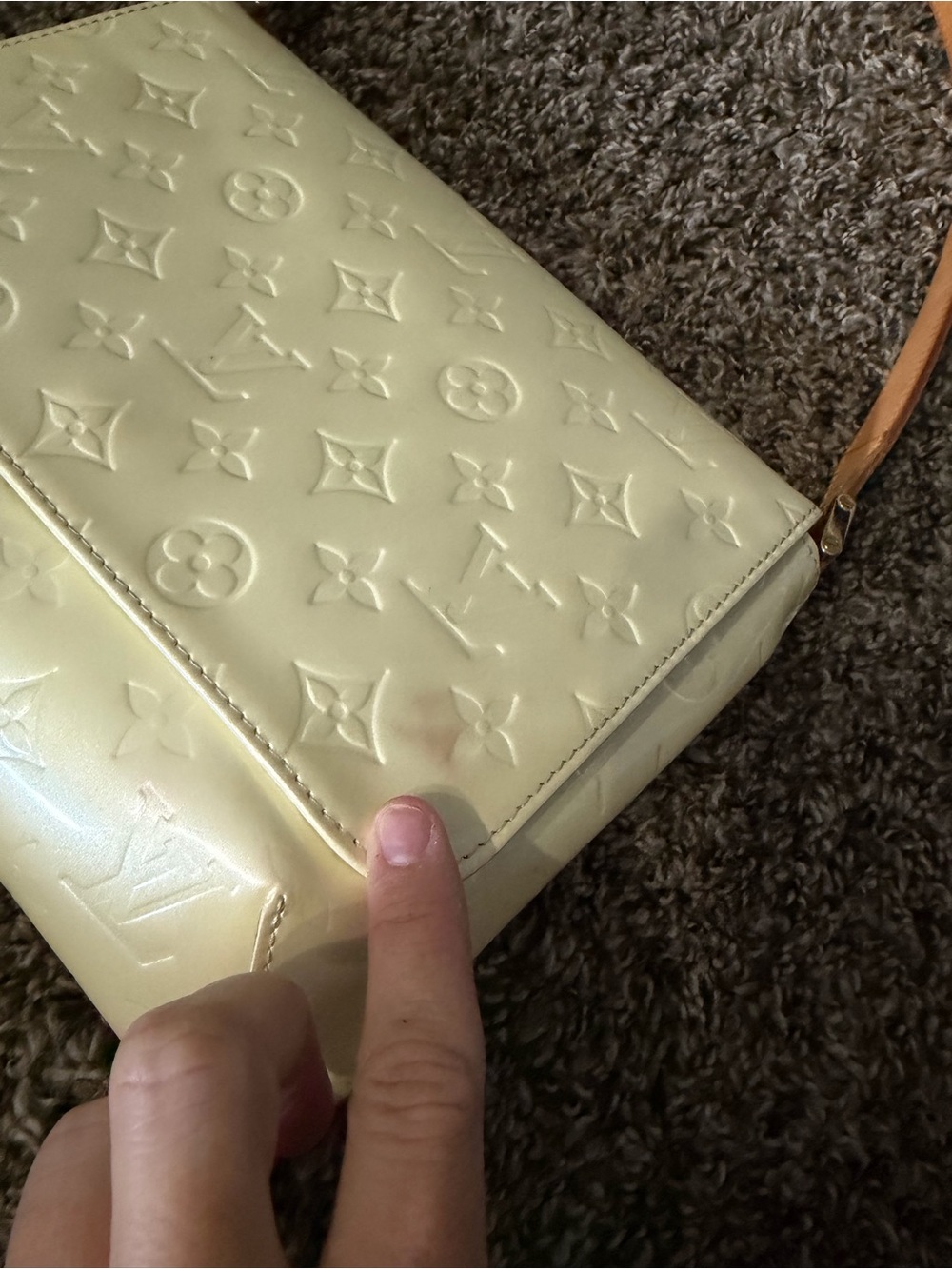 Louis Vuitton Cream Monogram Vernis Shoulder Bag with Tan Strap - Picture 2 of 8